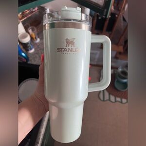 Stanley OG pearl spearmint 40oz adventure quencher